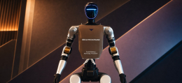 Nahaufnahme des gebrandeten Unitree G1 Roboters beim Innovationstag 2026 der DZ PRIVATBANK in Luxemburg
