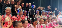 Unitree G1 mit Ballettkünstlerinnen beim Tanz der Talente im Staatstheater Augsburg