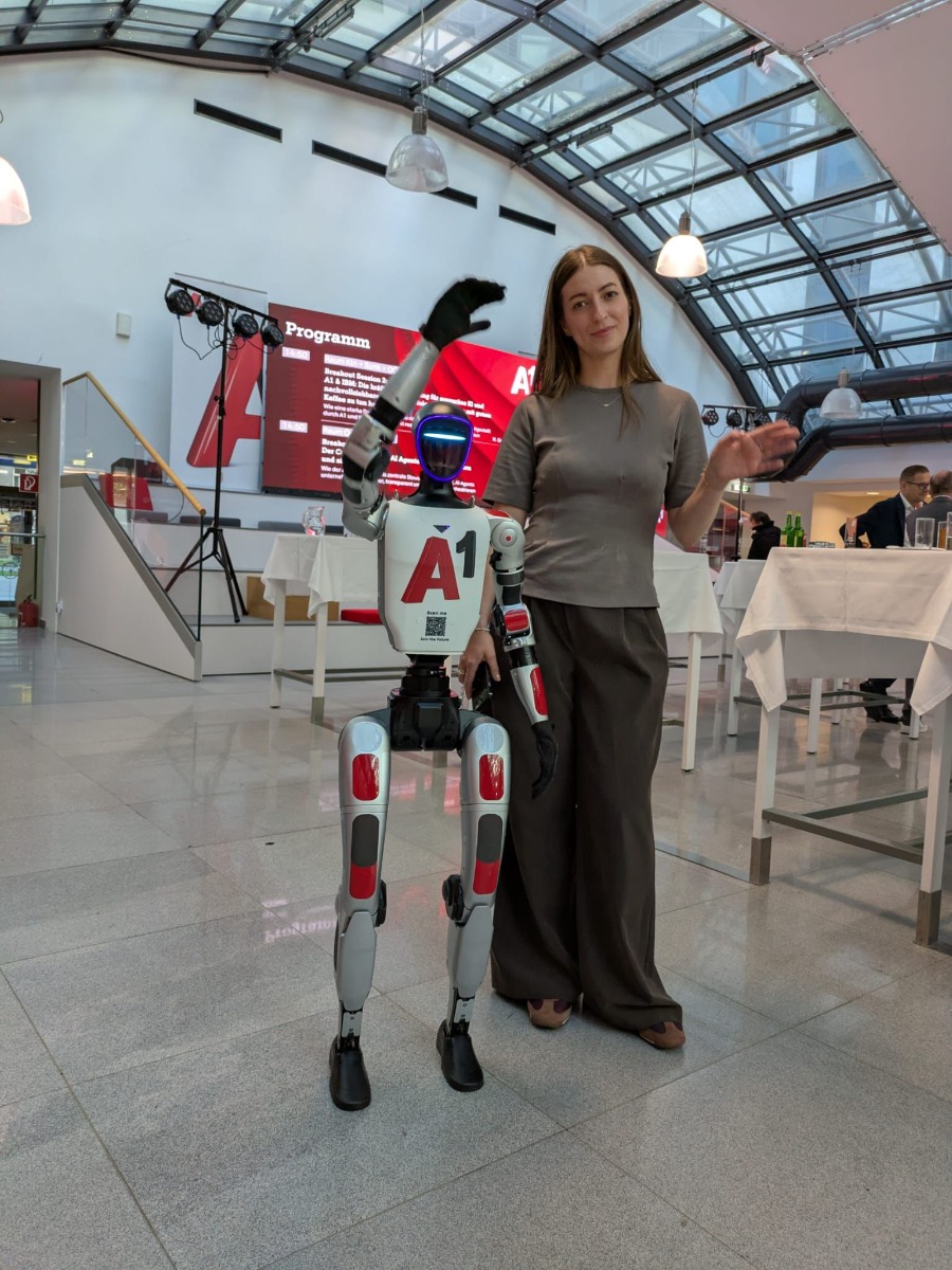 A1 gebrandeter Unitree G1 humanoider Roboter auf der Eventfläche