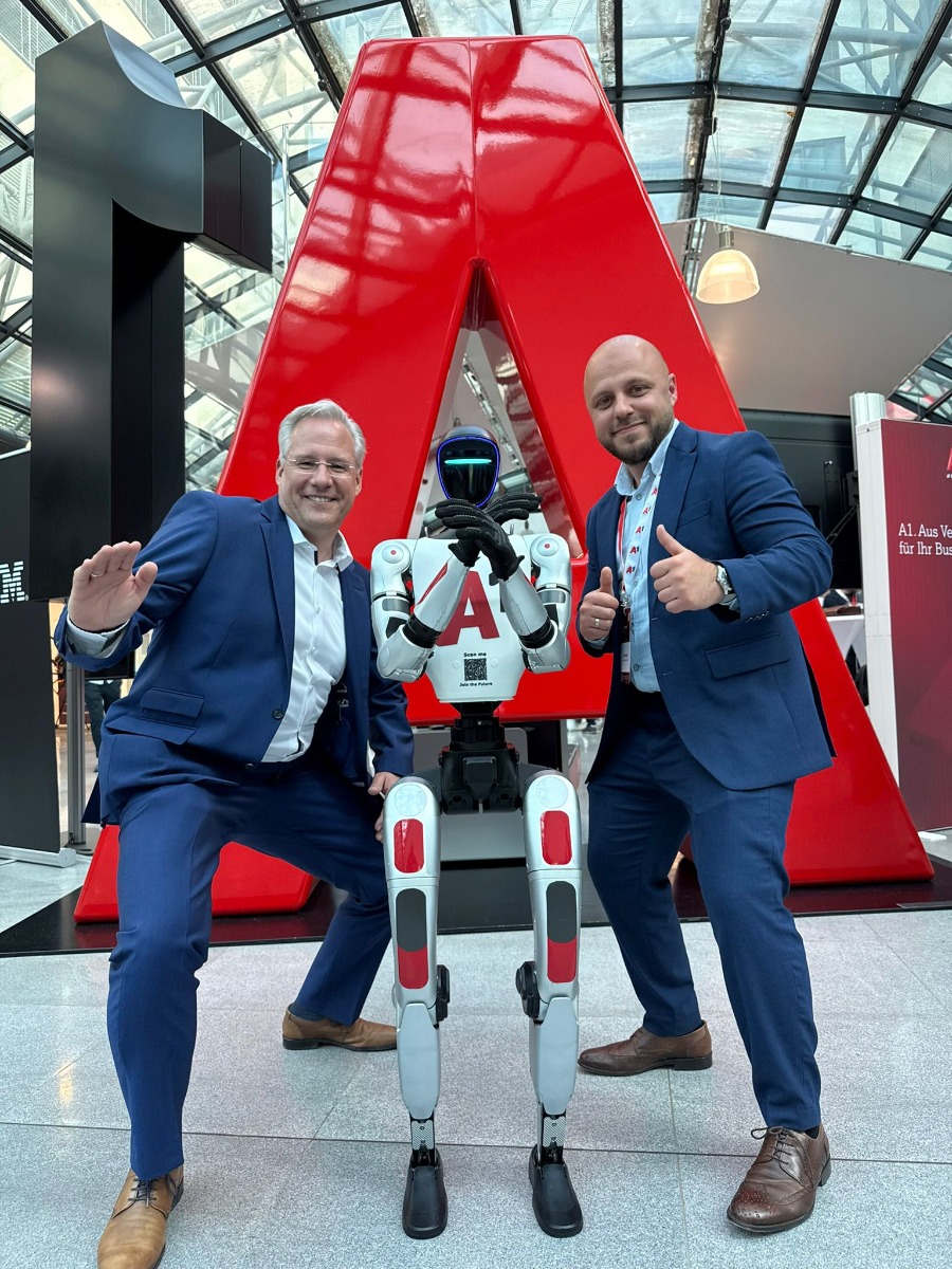 Unitree G1 humanoider Roboter mit Gästen beim A1 Business Forum 2026