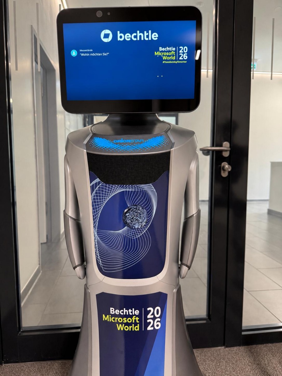 Service-Roboter mit Bechtle Microsoft World 2026 Branding im Eventeinsatz