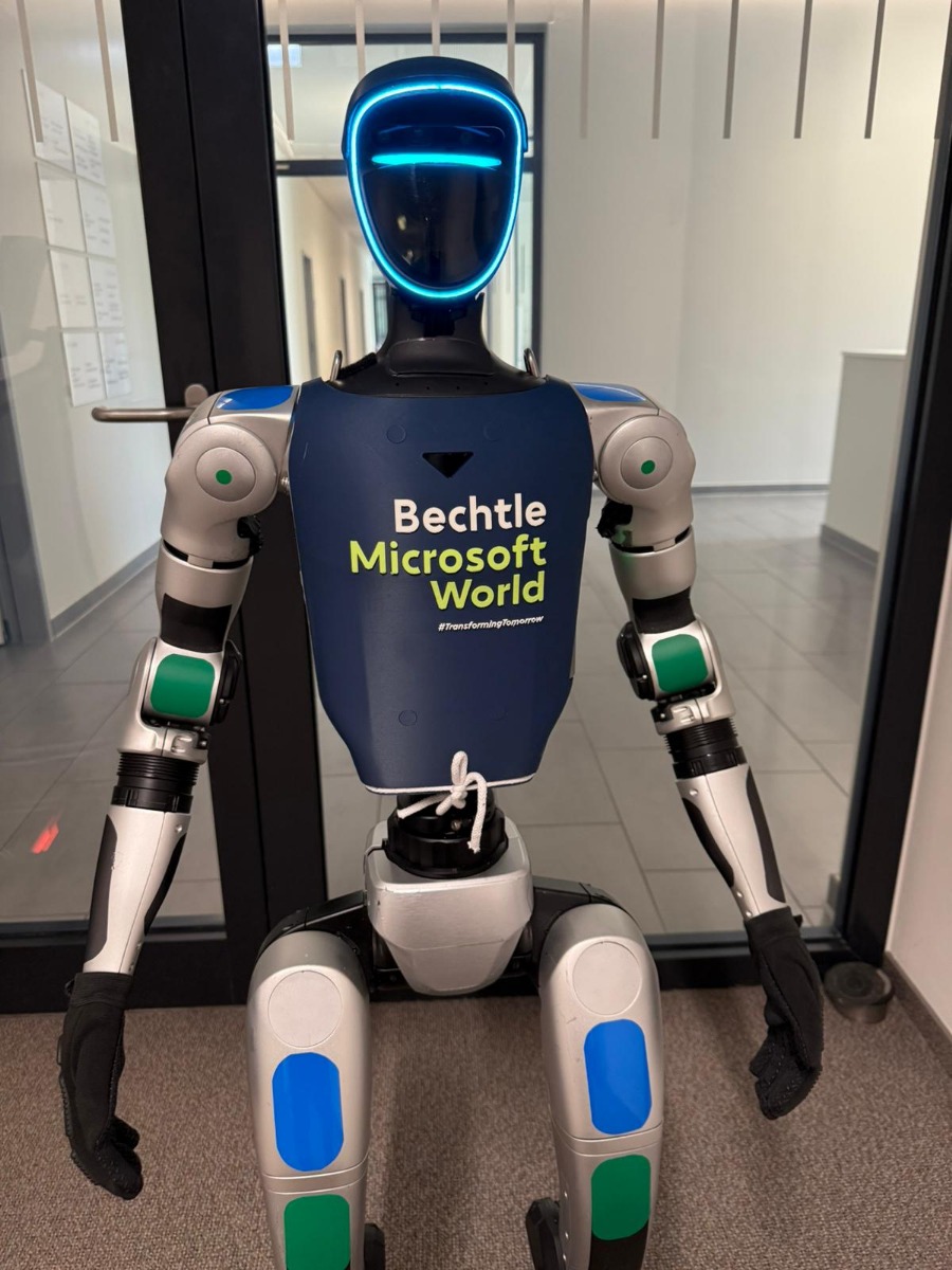 Unitree G1 humanoider Roboter mit Bechtle Microsoft World Branding