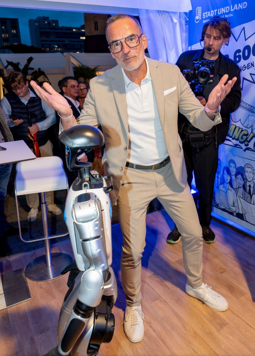 Professionell betreuter Unitree G1 im Eventeinsatz beim Berliner Hoffest 2026
