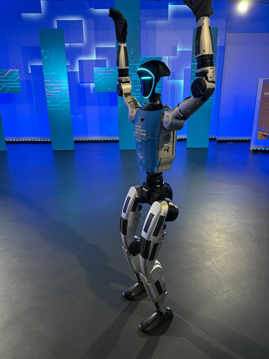 Buddy als humanoider Roboter auf der Buehne beim Bosch Global Logistics Meeting 2026