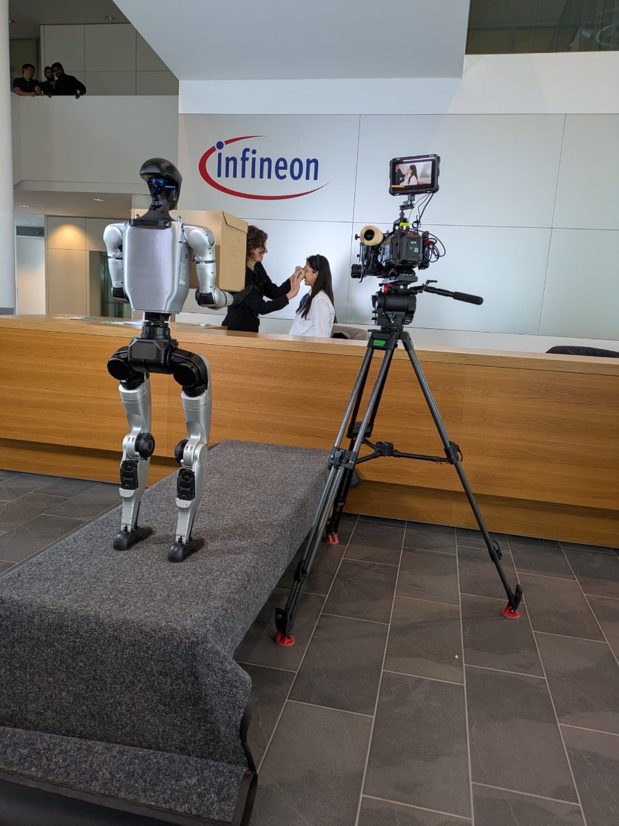 Stativ-Setup und Unitree G1 bei der Infineon-Filmproduktion