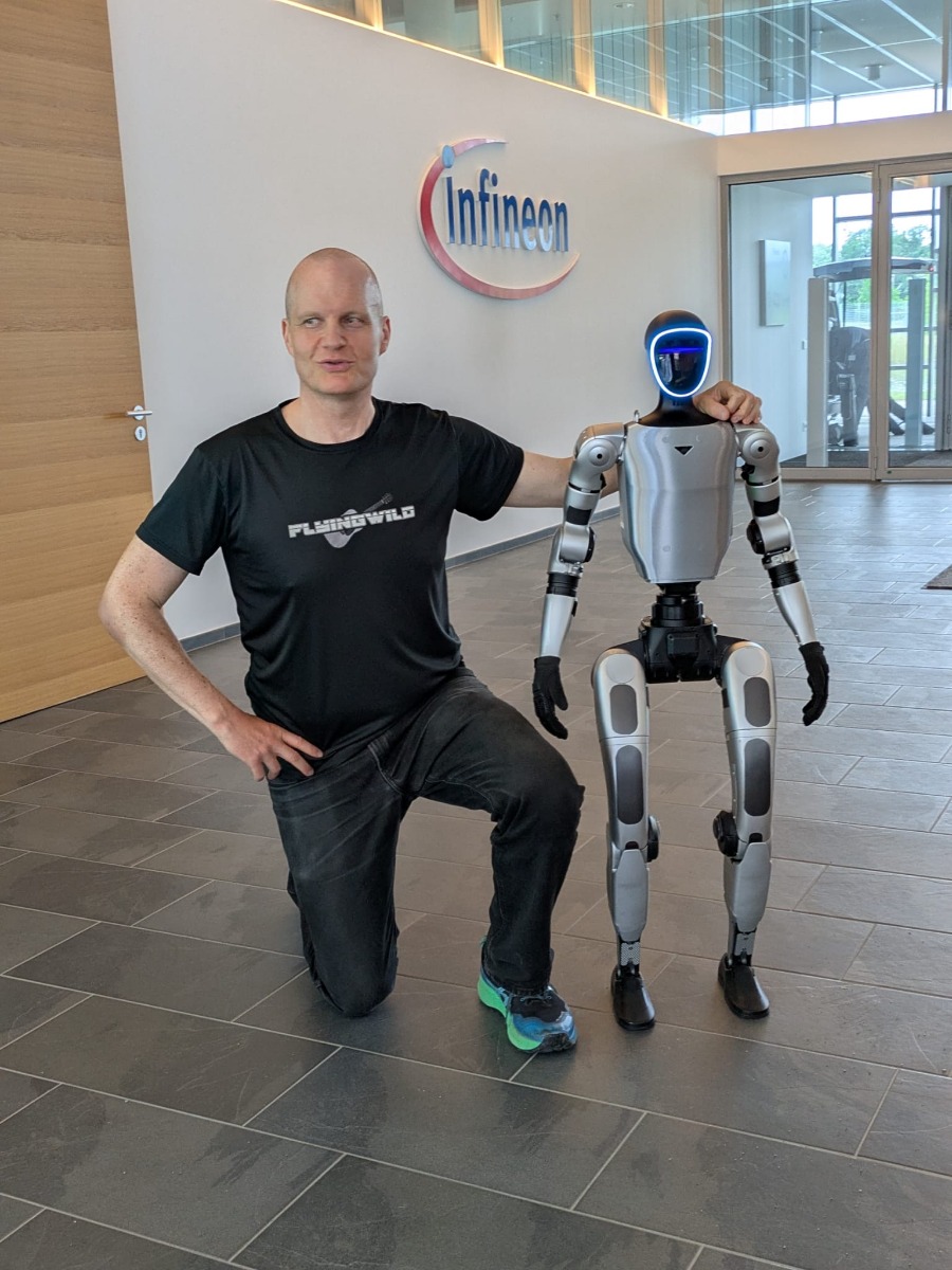 RoboticRental Operator mit Unitree G1 beim Infineon-Dreh