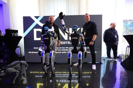 Eventteam vor Markenwand beim LKQ Europe Premium Event 2026