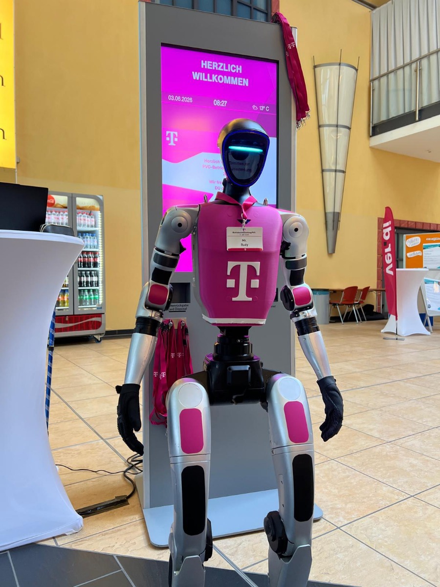 Mr. Buddy vor Telekom Event-Stele bei der Betriebsversammlung in Fulda