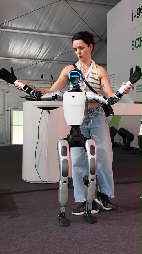 Humanoider Unitree G1 Roboter bei einer Event-Demonstration am Stand
