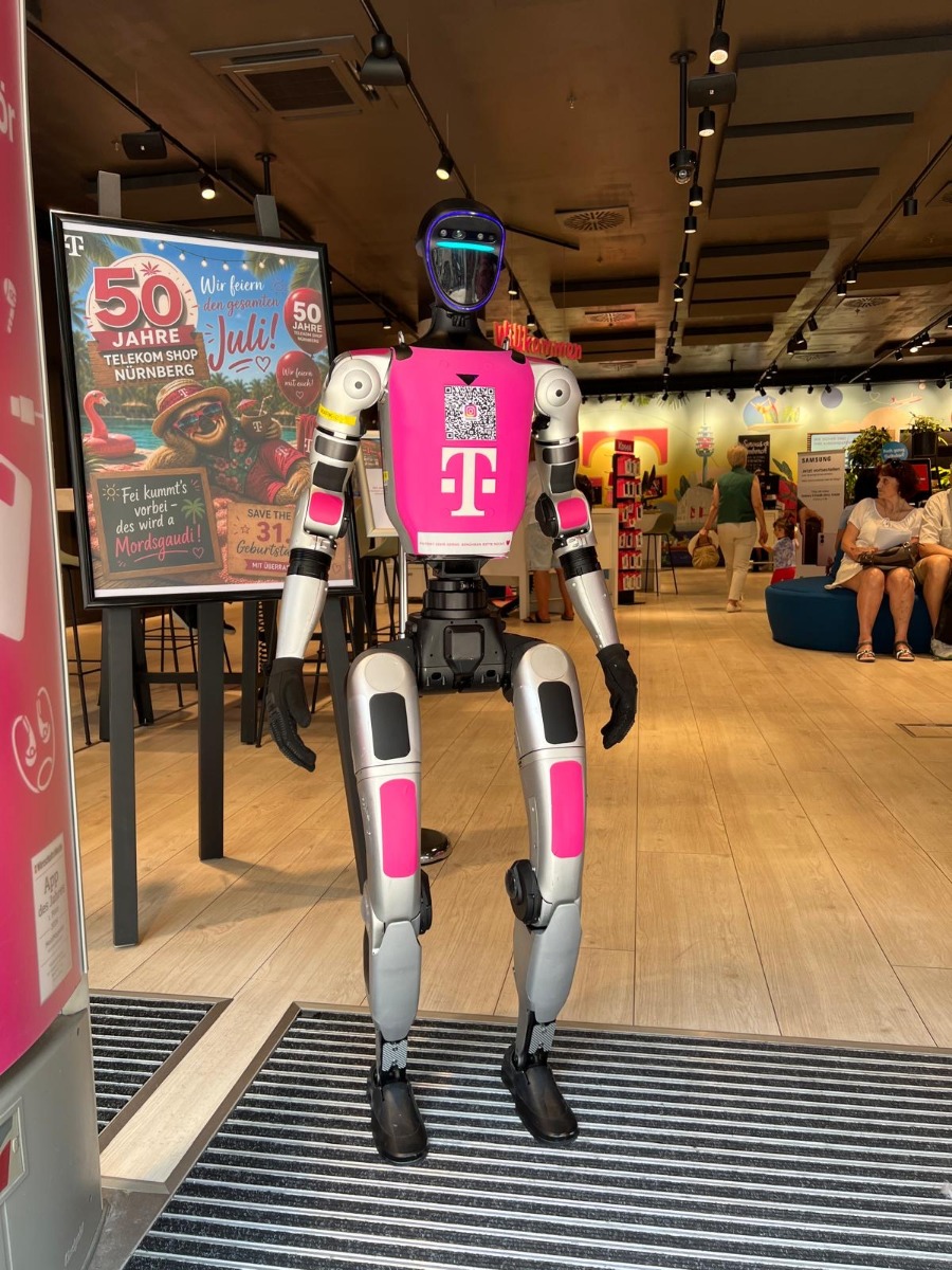 Unitree G1 EVENT im Telekom Design beim 50-jährigen Jubiläum des Shops in Nürnberg