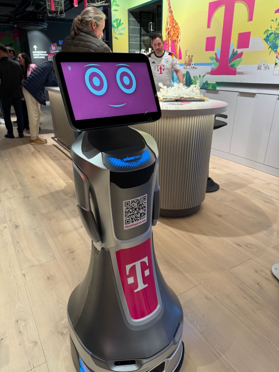 roboticrental-telekom-flagship-store-dortmund-orionstar-nova-greetingbot