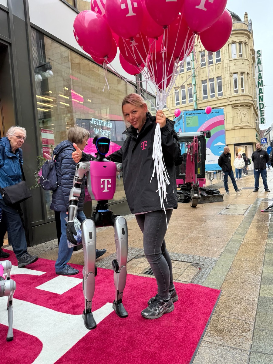 roboticrental-telekom-flagship-store-dortmund-robotdog-outdoor-event