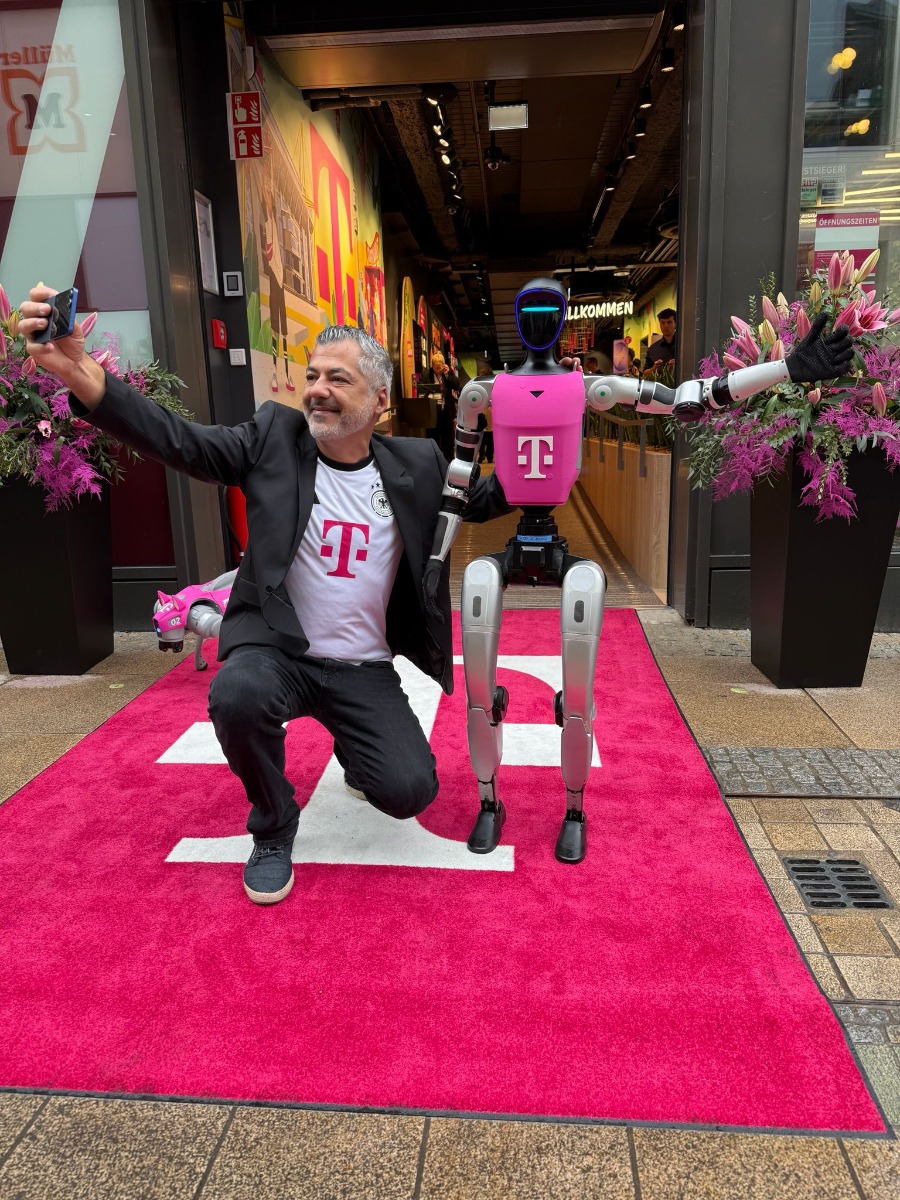roboticrental-telekom-flagship-store-dortmund-unitree-g1-retail-experience