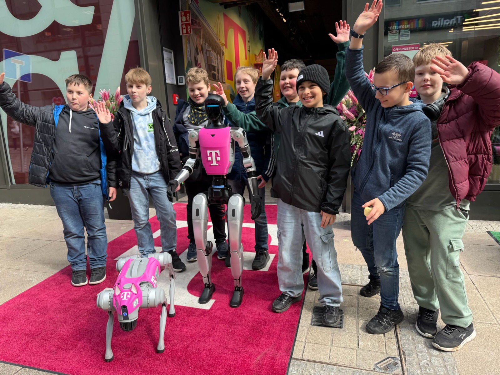 roboticrental-telekom-flagship-store-dortmund-unitree-g1-robotdog-team