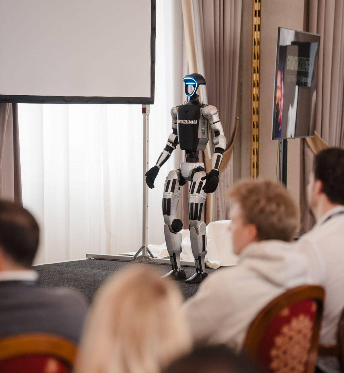 Unitree G1 im Live-Einsatz vor Publikum bei einem Event